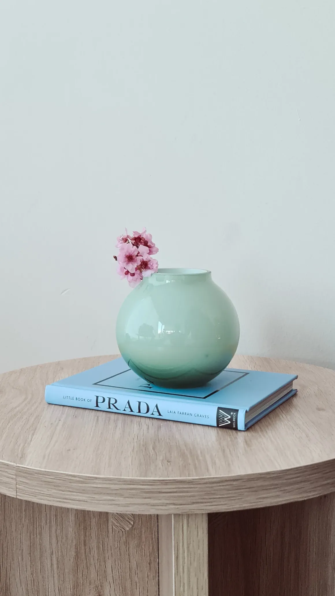 Opal Ball Vase Sage (M)