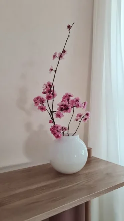 Opal Ball Vase White (M)