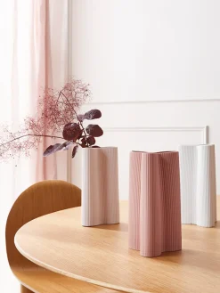 Ribbed Petal Vase Snow (L)